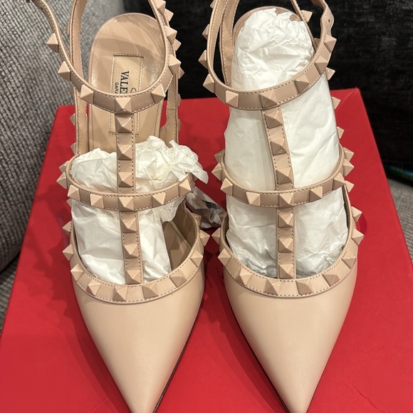 Valentino Garavani 🩷🩷Brand new Valentino Pumps with dust bag. Sz 38/ 8 - Picture 3 of 12